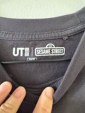 Uniqlo Sesame Street Logo Crewneck Tee - Charcoal Gray